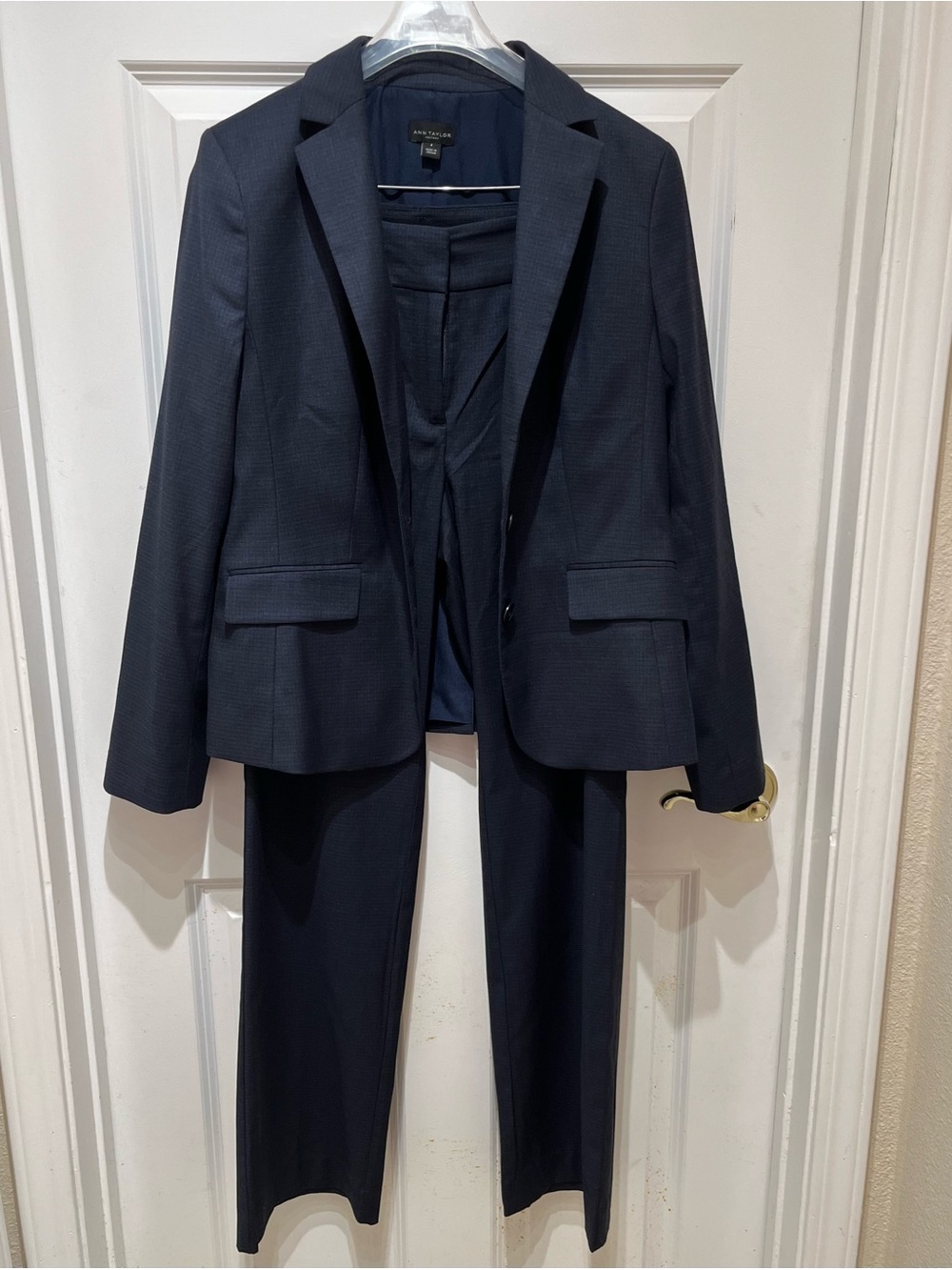 EUC Ann Taylor Navy Blue Tailored Two-Piece Jacket & Pants Suit Sizes 4 & 6